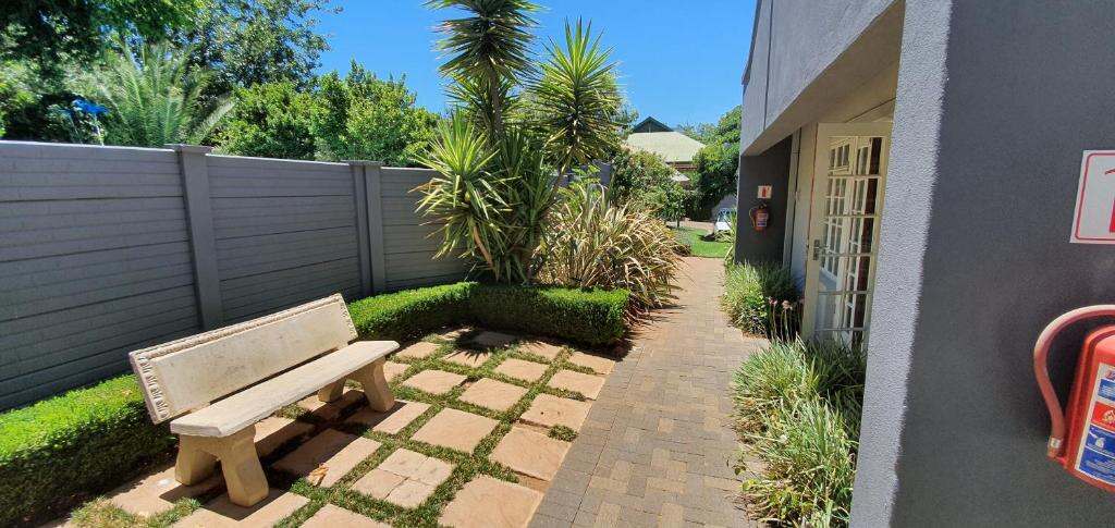 Garden bench and path at Acacia Westdene